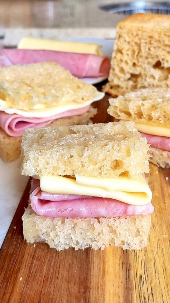 Cómo hacer sándwich de miga sin TACC: la receta en licuadora que no lleva harinas ni requiere amasar