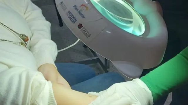 La campaña incluye controles gratuitos de lunares en el Hospital Gumersindo Sayago.
