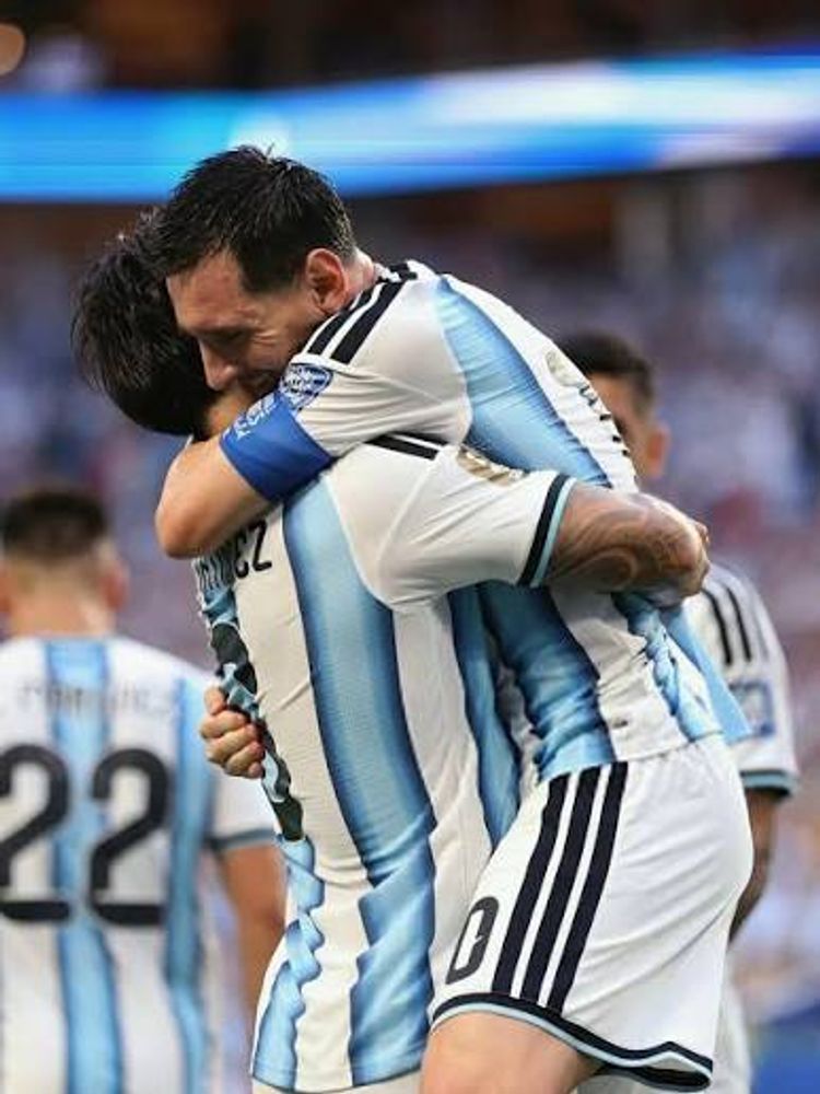 Messi/Licha Martínez.