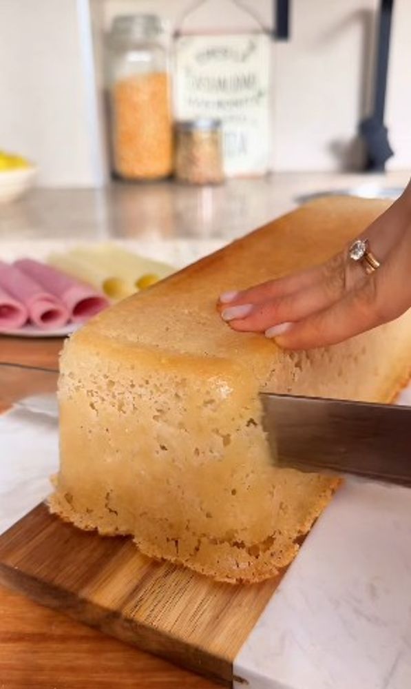 Cómo hacer sándwich de miga sin TACC: la receta en licuadora que no lleva harinas ni requiere amasar