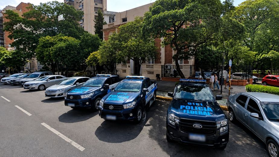 Crisis en la Policía Federal de Córdoba: dos oficiales presos por un falso allanamiento y un robo millonario