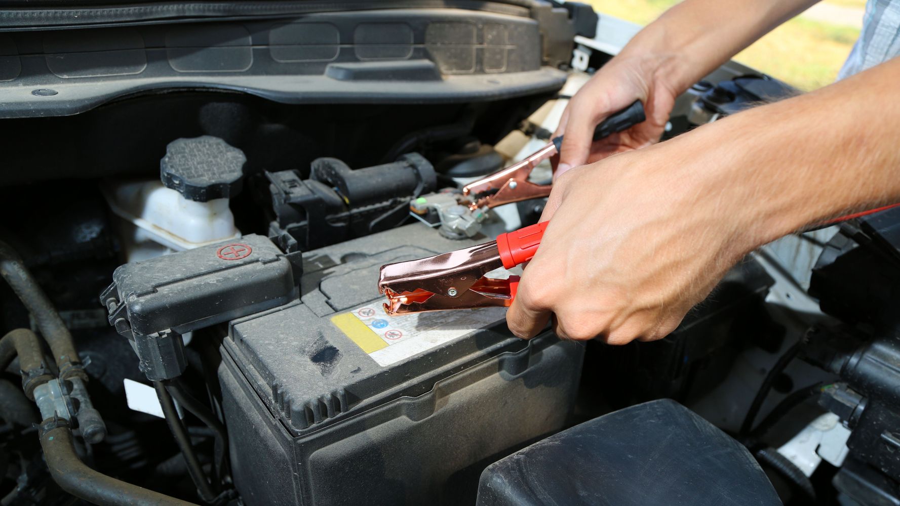 Cómo cargar la batería del auto de forma fácil.