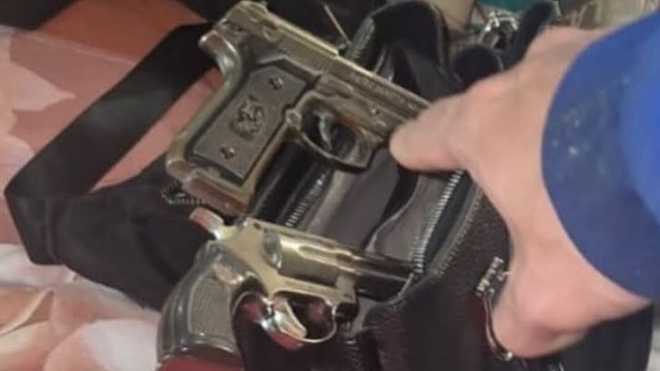 Secuestraron dos armas de fuego en un allanamiento en avenida Belgrano