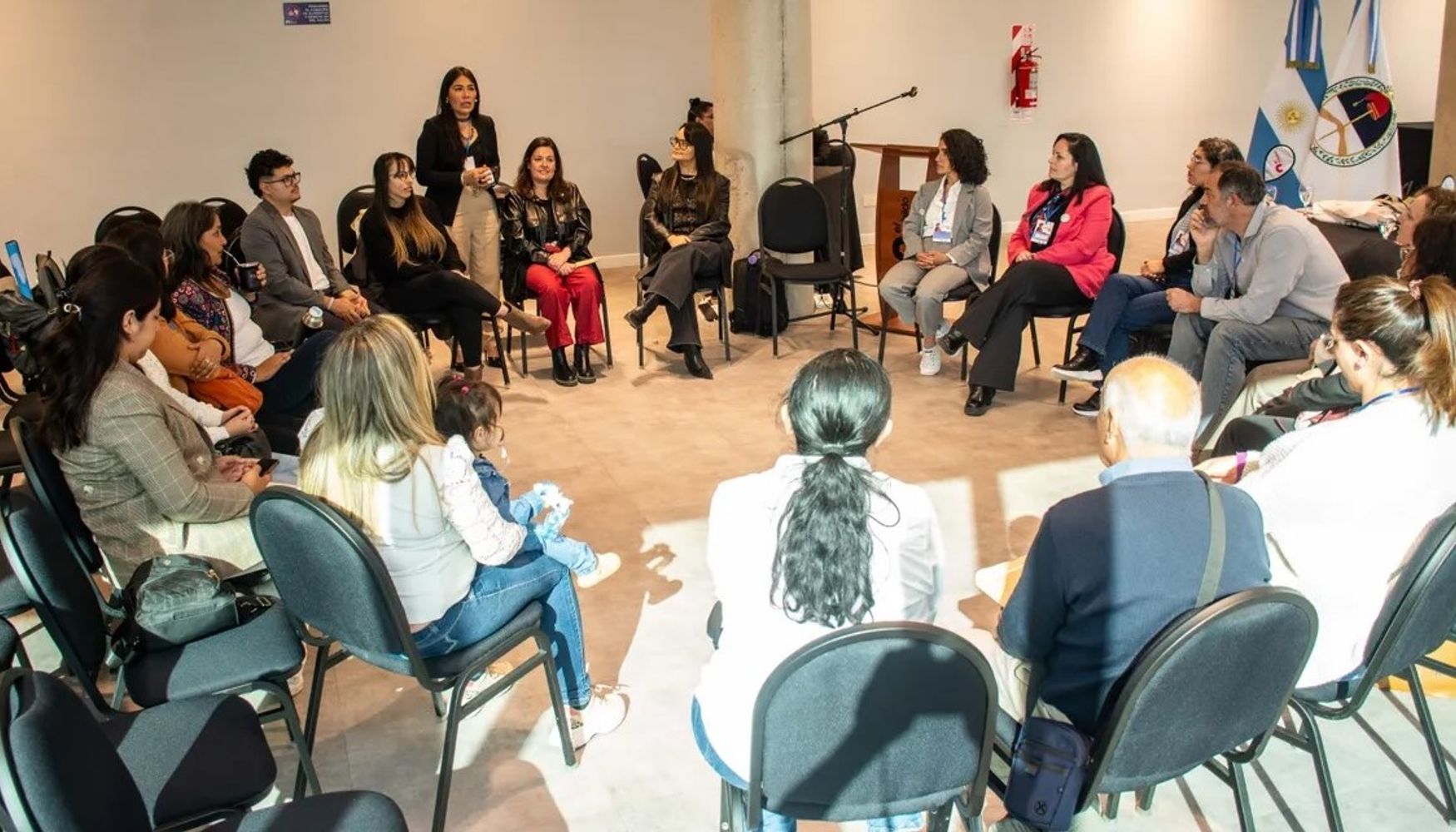 En el conversatorio realizado en el Cabildo se abordó la importancia de avanzar hacia la puesta en funcionamiento del Banco de Leche Humana en Jujuy y se destacó la necesidad de sensibilizar a la población sobre la lactancia.