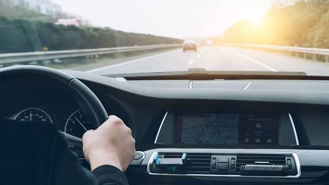 Conducir más rápido no ahorra tiempo y hace gastar combustible, según un importante estudio de la Universidad de Minnesota