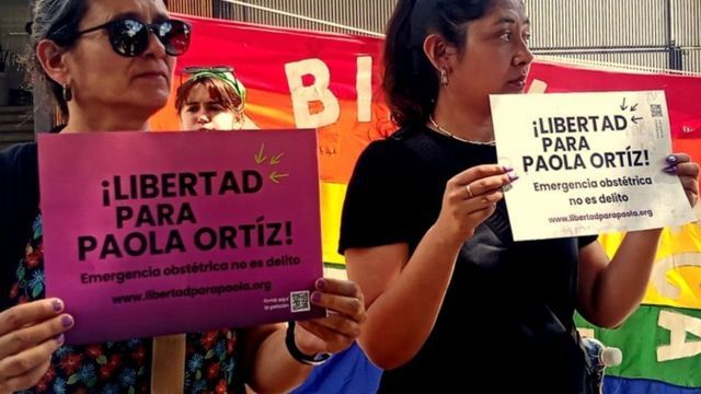 Liberaron a una mujer que había sido condenada a perpetua por la muerte de su bebé.