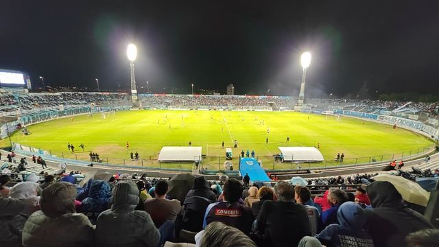 El "Lobo" jujeño dejó pasar el tren que pudo llevarlo de regreso a la cima: no supo concretar el triunfo, se metió atrás y lo pagó caro con el empate final 1 a 1 contra Agropecuario en el “23 de Agosto”.