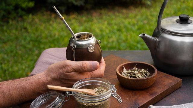 ¿La yerba mate tiene magnetismo? La teoría viral que fue analizada por un especialista