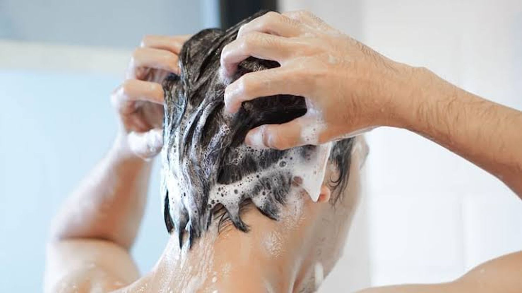 Colocar una cucharada de azúcar en el shampoo: para qué sirve y por qué lo recomiendan