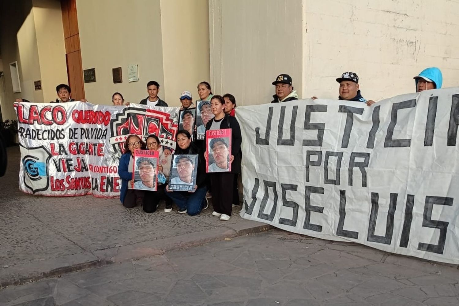 “José Luis Iramain se dirigía a su trabajo, aproximadamente a las 6 de la mañana, cuando fue embestido” por un conductor alcoholizado, recordó el abogado Espada, que remarcó la violencia del impacto, indicando que no solo provocó la muerte de la víctima, sino que también la motocicleta de la víctima “se prendió fuego y quedó completamente incinerada”.