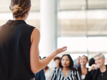 Los psicólogos advierten: las personas que hablan alto y a veces gritan no son agresivas, en realidad sienten las emociones con más fuerza que el resto