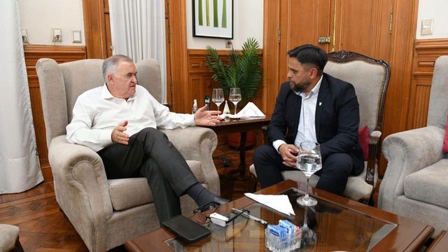 El encuentro con el gobernador se centró en el estado de las defensas del río y en el saneamiento de Concepción.