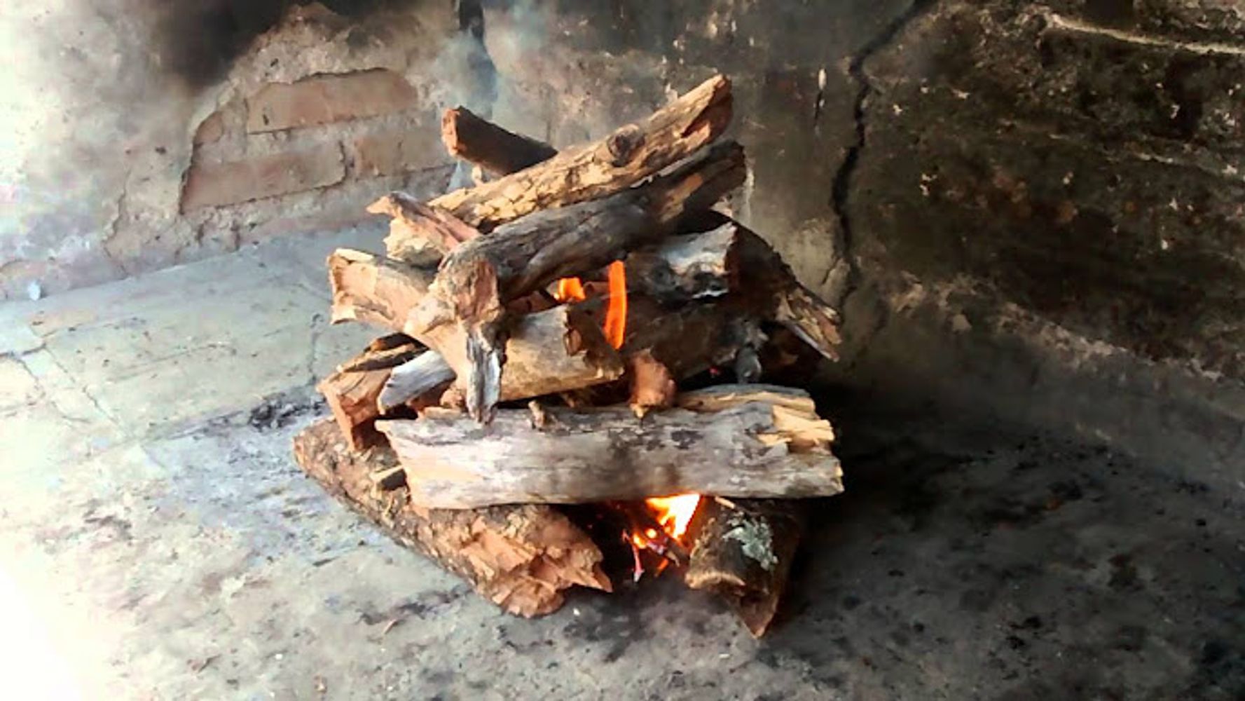 Guía rápida: qué palets son seguros para hacer el fuego del asado y no contaminan la carne