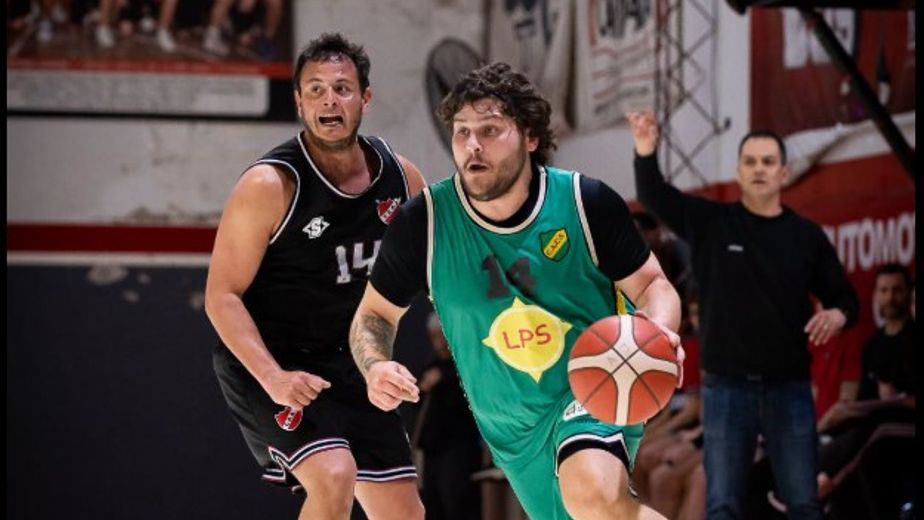 Oficial de Básquet: Alumni bajó al invicto y trepó a la segunda posición