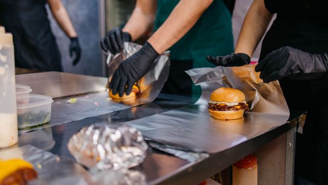 Cuánto sale poner un local de hamburguesa en Argentina.