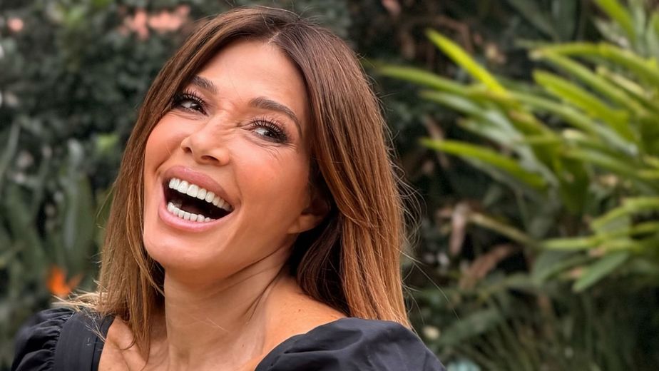 Encaje translúcido, patrón "romboidal" y botas XL: Catherine Fulop desfiló con un look total black y se robó todas las miradas