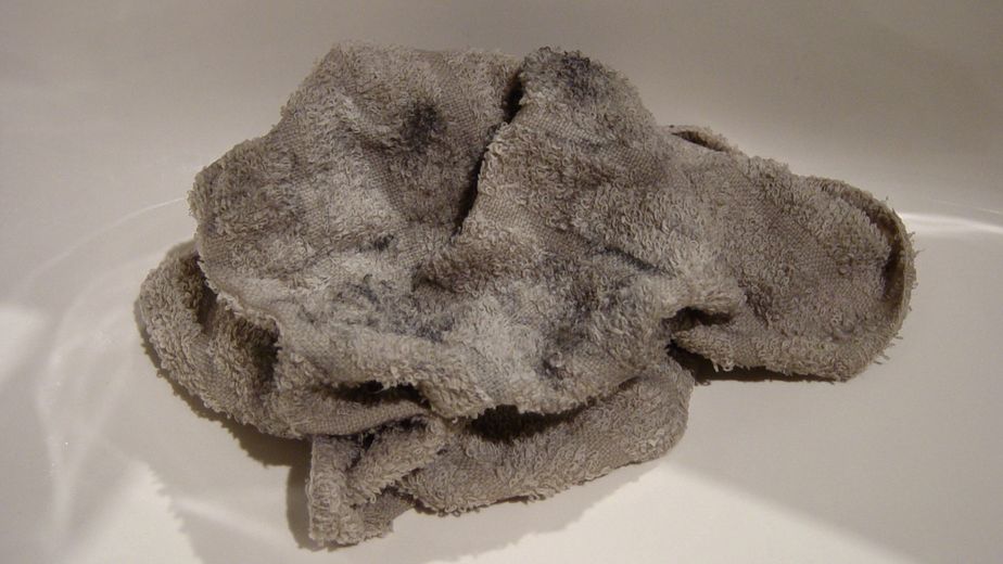 Ni vinagre ni bicarbonato: esta es la forma ideal de blanquear los repasadores y manteles, quitar las manchas y dejarlos impecables