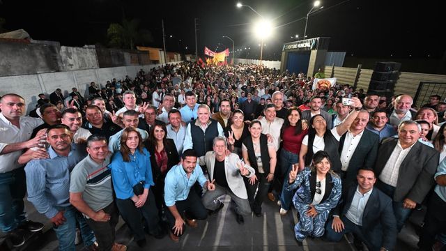 Además de la obra del cementerio, el gobernador destacó la llegada de la universidad pública a la ciudad y las políticas deportivas municipales.