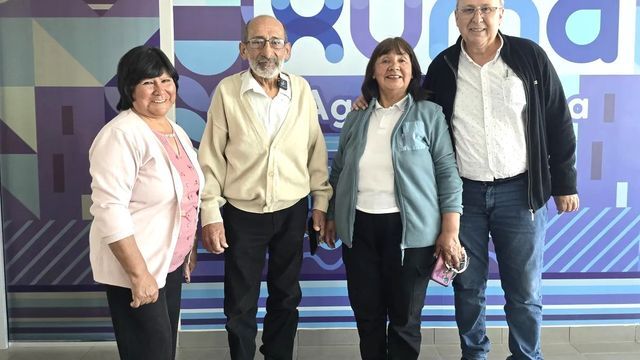 El ingeniero Juan Carlos García, presidente del Directorio de Agua Potable de Jujuy S.E., recibió en las oficinas de la empresa a las autoridades del centro vecinal del barrio San Guillermo II.