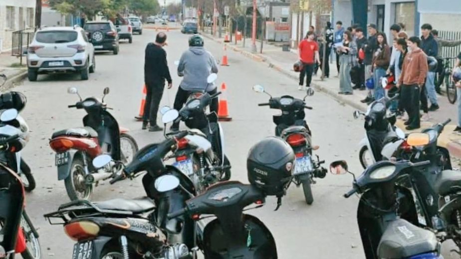 Jóvenes de Arroyito se capacitan junto con el Municipio para obtener su primera licencia de conducir