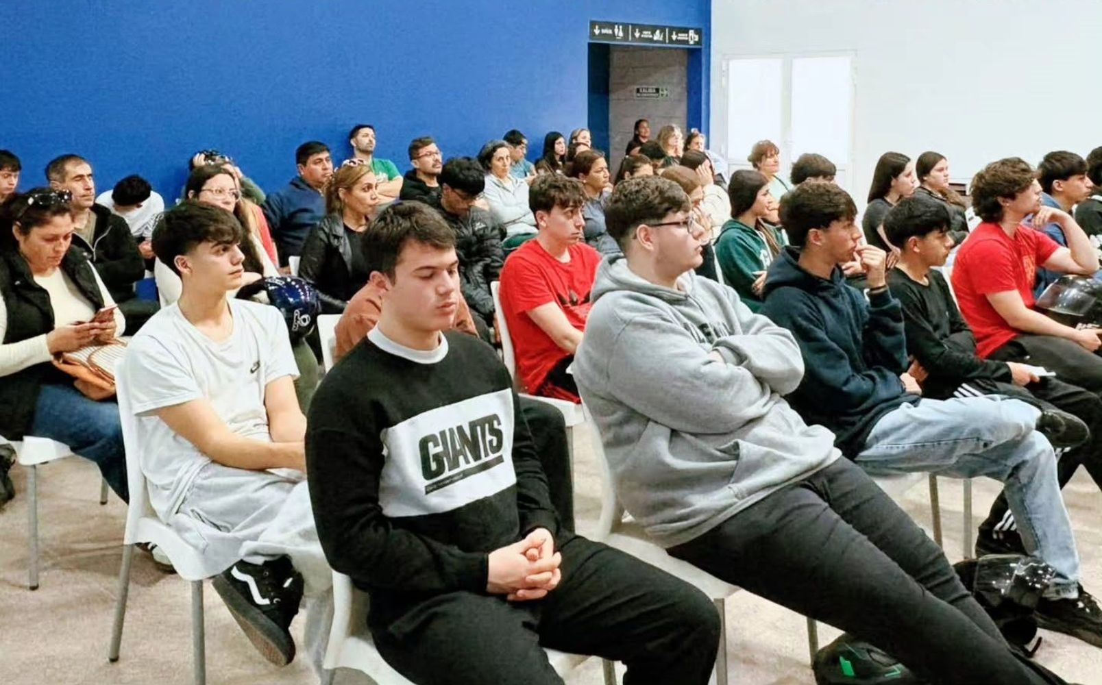 Jóvenes de Arroyito se capacitan junto con el Municipio para obtener su primera licencia de conducir