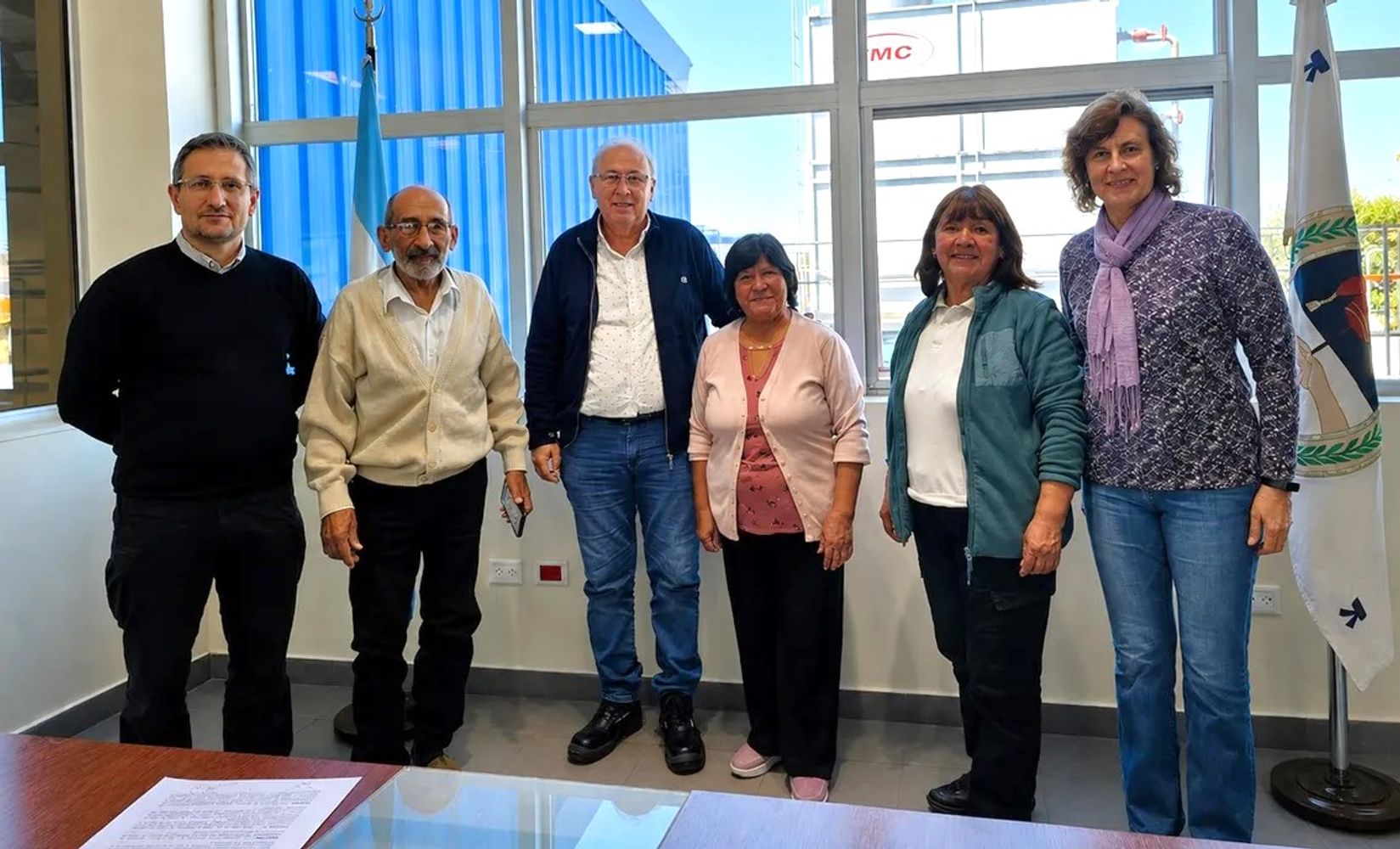 Por parte del Centro Vecinal del barrio San Guillermo II, estuvieron presentes en la firma del contrato de obra su presidenta, Carmen Rosa Lacsi; el secretario Manuel Martínez y la revisora de cuentas Virginia Escobar.