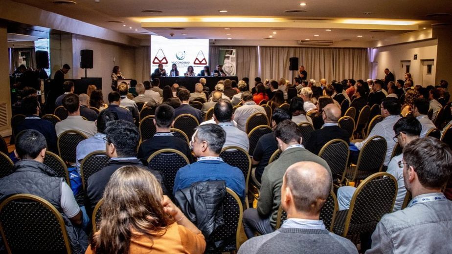 La FACET-UNT reúne a cerca de 200 especialistas del país y el exterior.