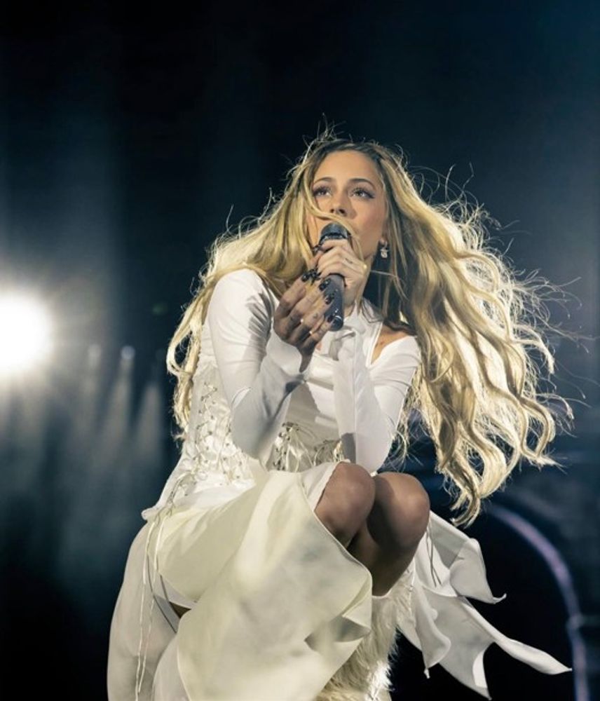 Tini se quebró en vivo: no pudo terminar una canción y borró del setlist los dos temas dedicados a su papá