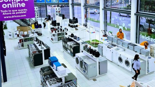 Una conocida cadena de electrodomésticos quedó al borde del colapso: debe $9.700 millones y hay preocupación en el sector