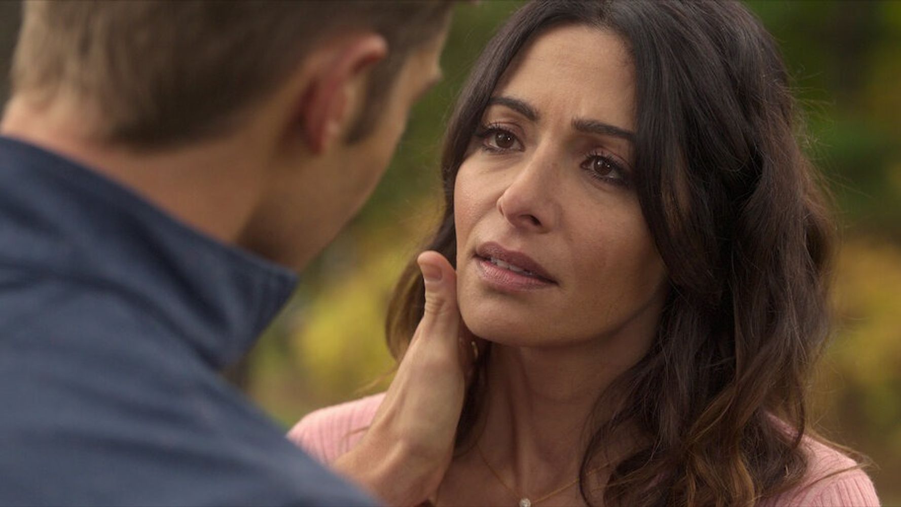 Sarah Shahi protagoniza Sexo/Vida, la serie de Netflix que combina romance, drama y erotismo.