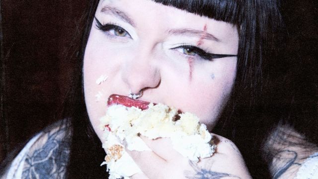 De "Miss Universo" a reina de los raros: BB Asul cruza el pop con el grunge y el nu metal en su nuevo disco