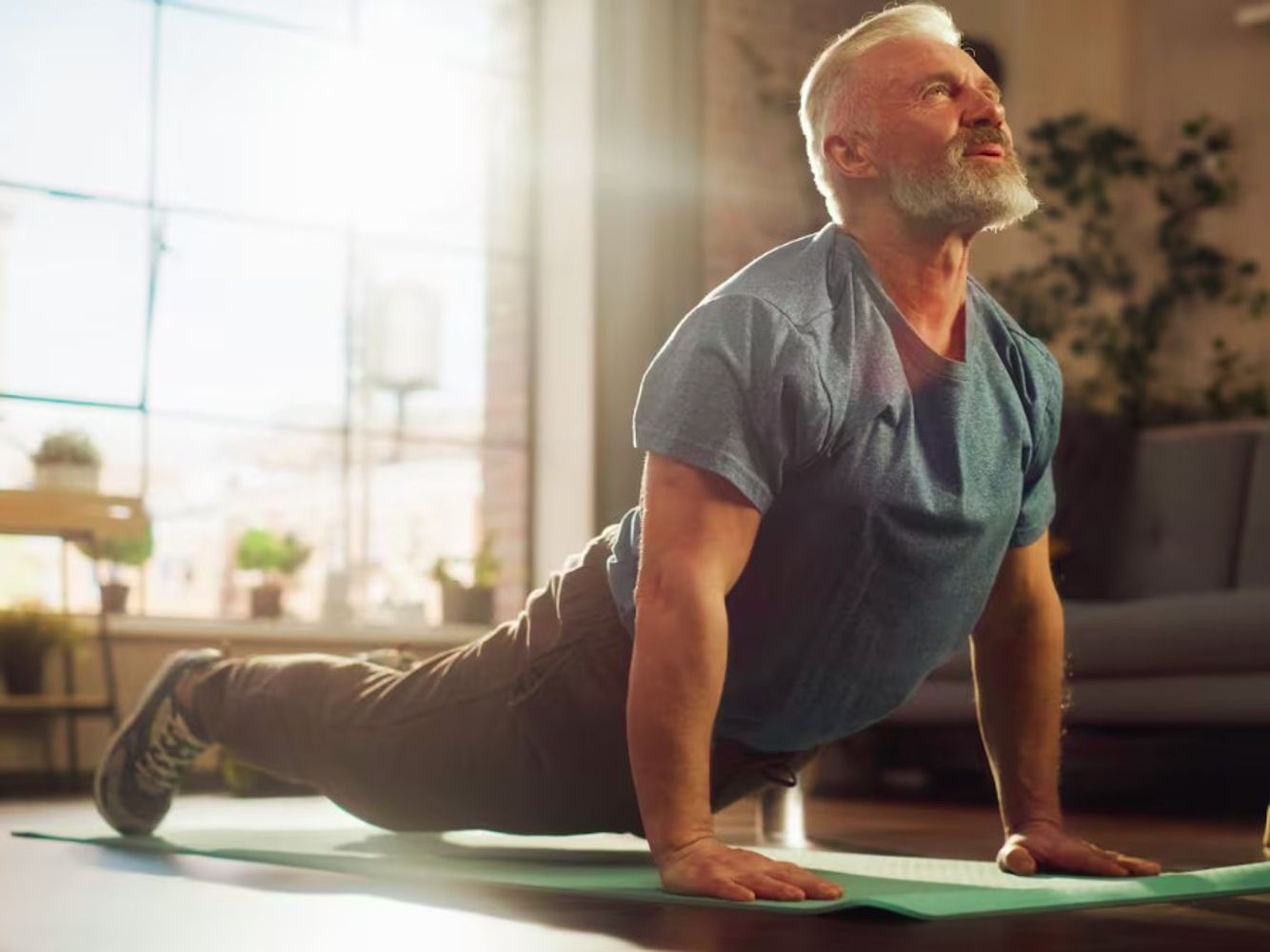Los expertos en salud coinciden: "Ni nadar ni caminar, a partir de los 50 años es necesario hacer pesas y trabajar la musculación"