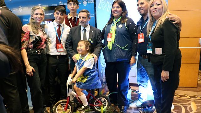 El ministro de Salud recorrió la muestra y puso en valor las iniciativas de estudiantes primarios, secundarios y técnicos.