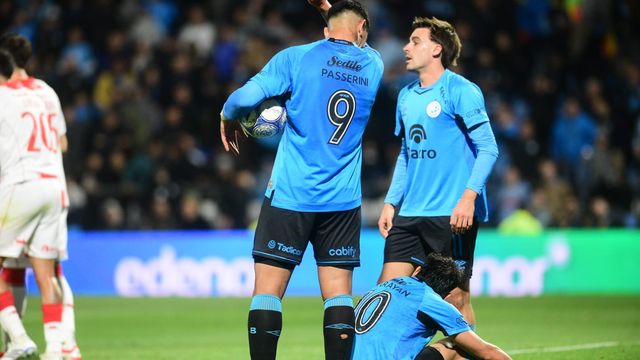 Lucas Passerini (9), tuvo en sus pies la victoria para Belgrano. No pudo ser.
