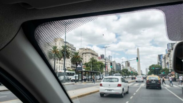 Para qué sirven los puntos negros del parabrisas.