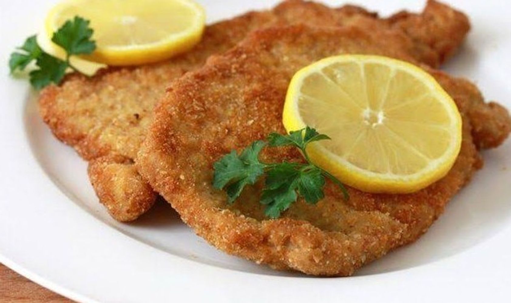 El truco del chorrito de vinagre en las milanesas: por qué lo usan los restaurantes y cómo aplicarlo bien