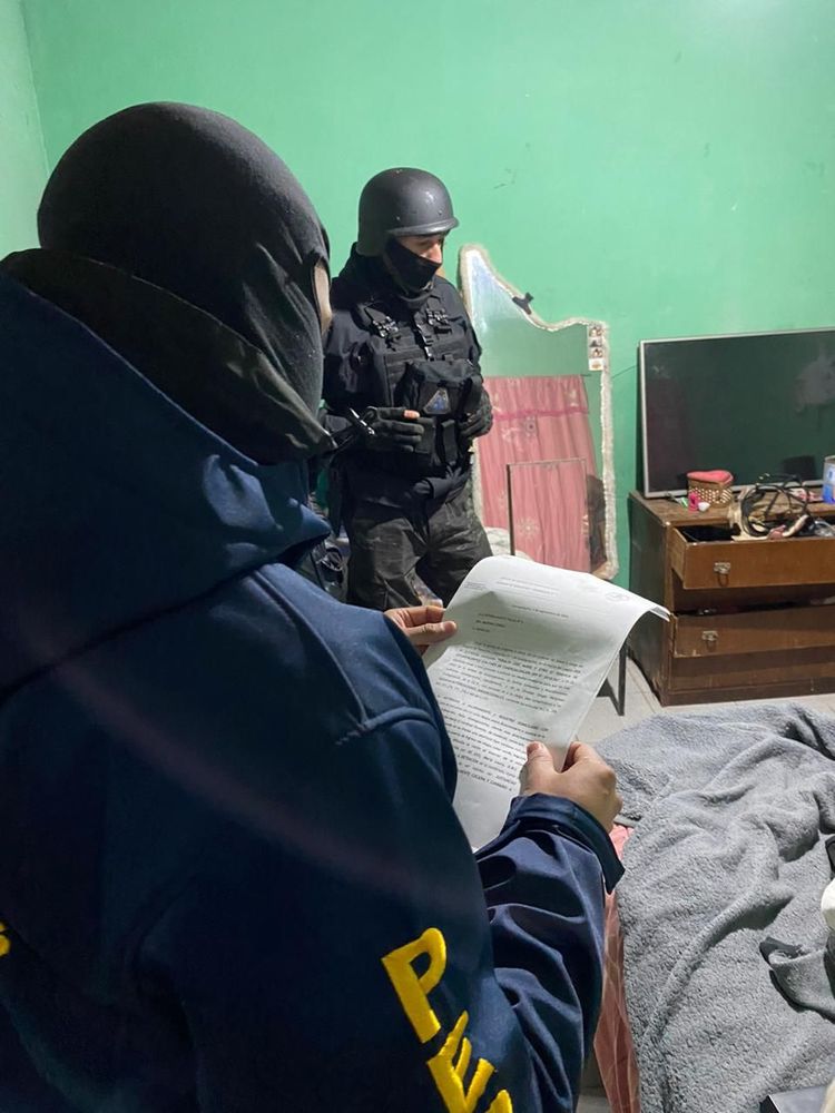 Allanamientos/detenidos.