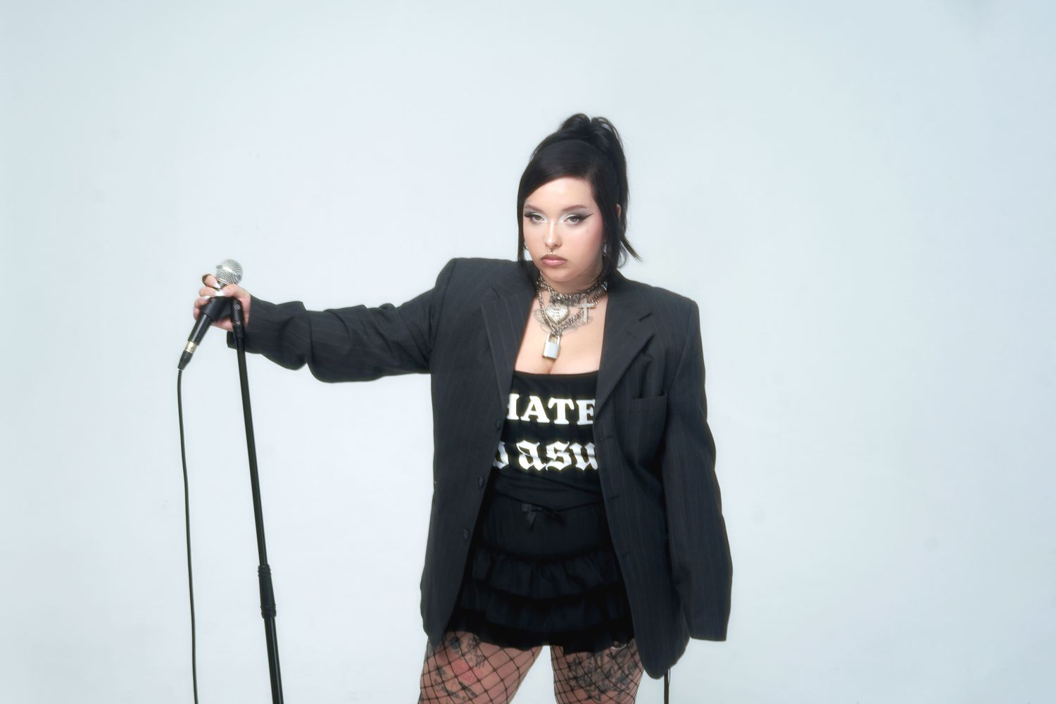 De "Miss Universo" a reina de los raros: BB Asul cruza el pop con el grunge y el nu metal en su nuevo disco