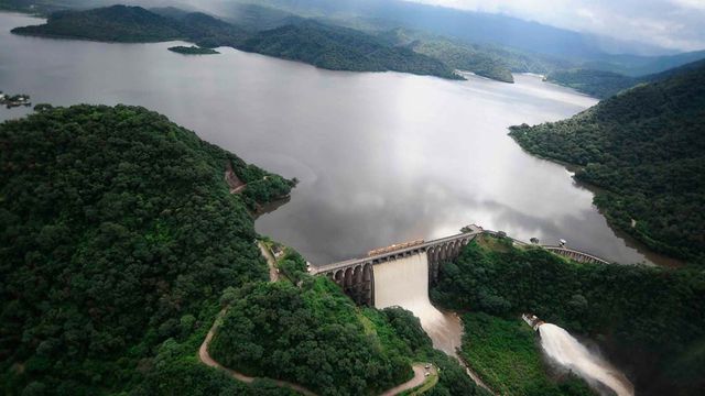 Especialistas de organismos provinciales y académicos determinaron la restricción tras estudios ficológicos en el cuerpo de agua.