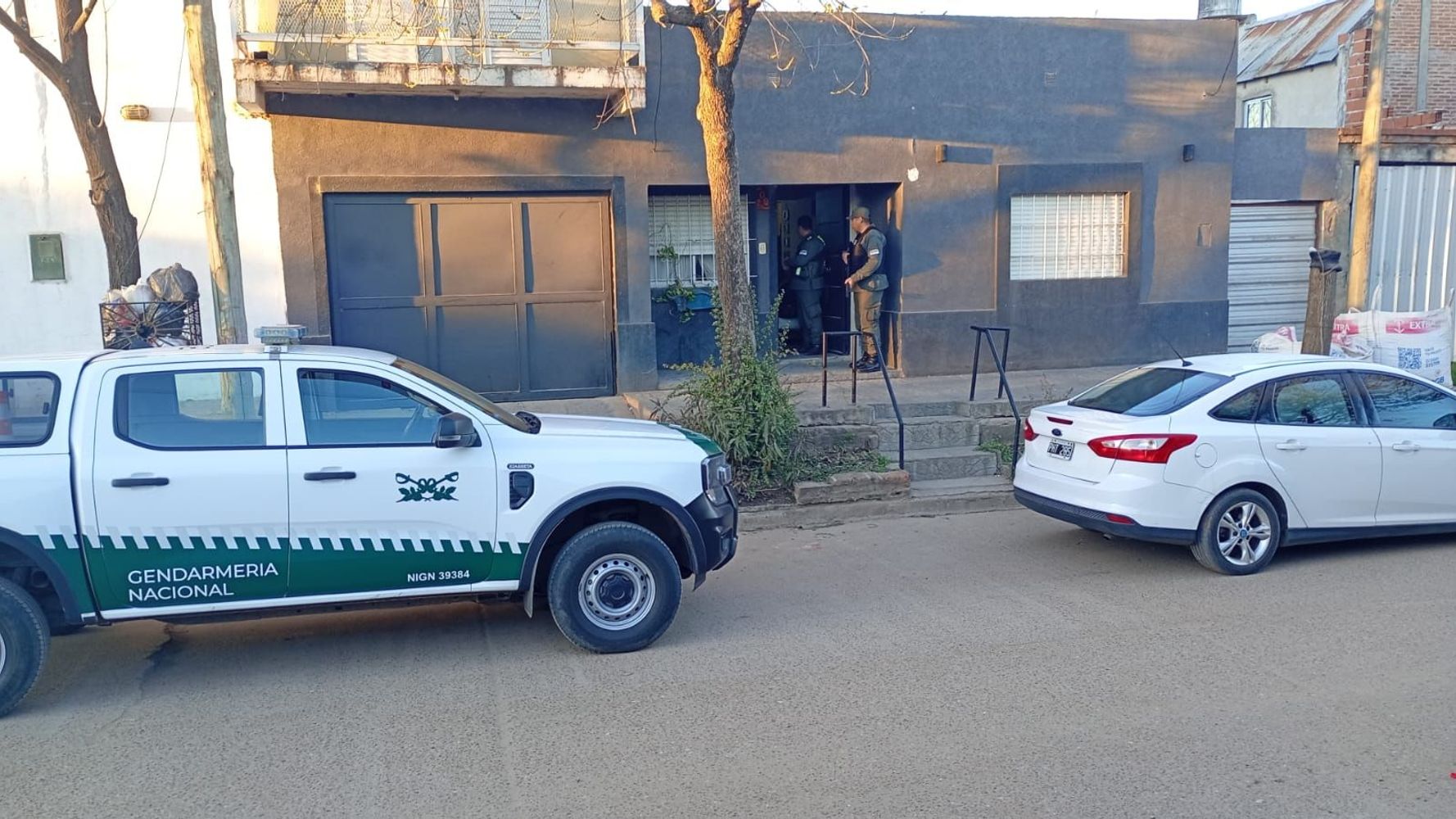 Allanamientos/detenidos.