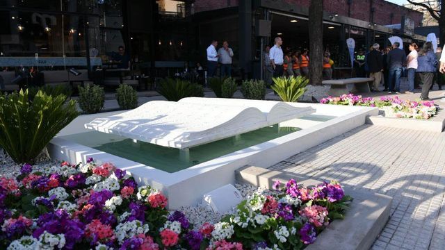 El Paseo Alberdi IA, inaugurado este jueves, busca ser un punto de encuentro para vecinos y turistas.