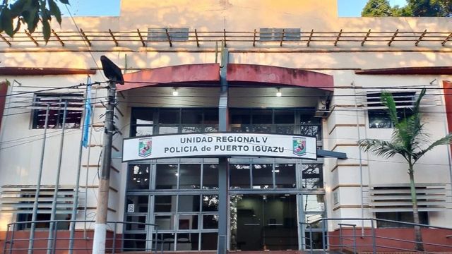 Puerto Iguazú: rechazaron liberar a dos policías investigados por cobros y abusos a detenidos.