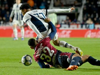 Talleres, en el debut de Omar De Felippe, perdió ante San Lorenzo y terminó con uno menos