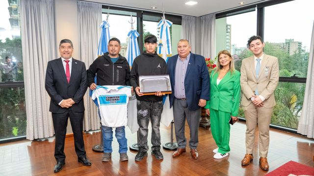  El vicegobernador Miguel Acevedo junto a Juan Manuel Villagra y su familia.