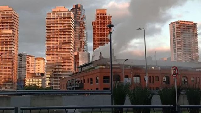 Incendio en un restaurante de Puerto Madero, con dos personas asistidas y medio centenar de evacuados.