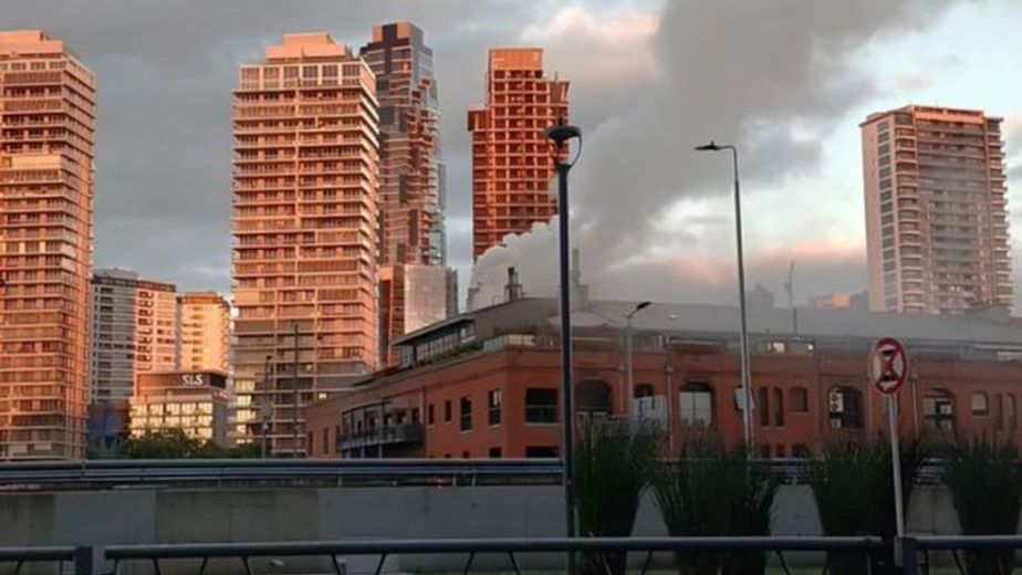 Incendio en un restaurante de Puerto Madero, con dos personas asistidas y medio centenar de evacuados.