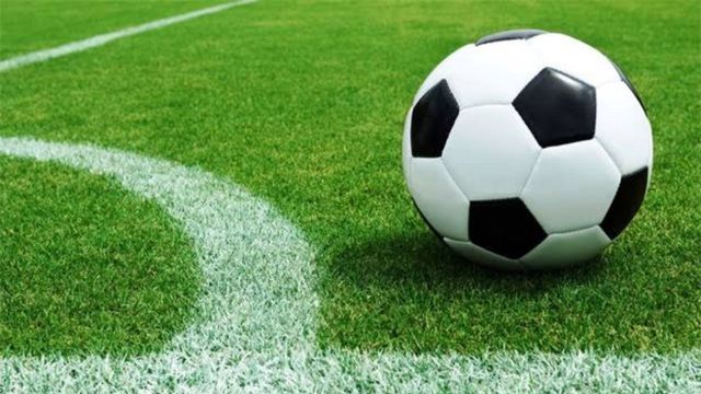 Murió un hombre en medio de un partido de fútbol.