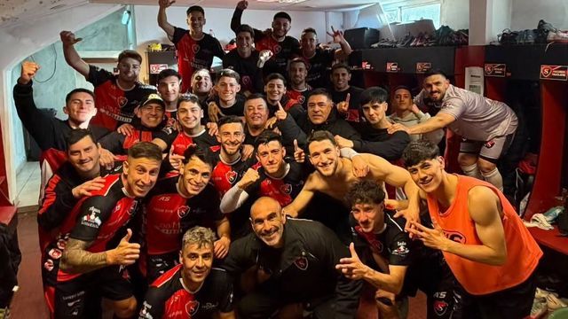 Sporting derrotó a Liniers y salió de puestos de promoción.