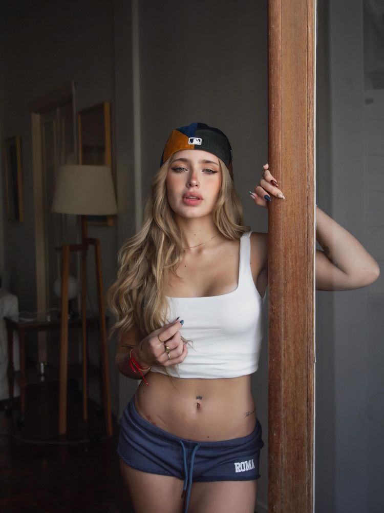 Coti Romero apostó por un look "athleisure" y paralizó las redes con su nueva figura