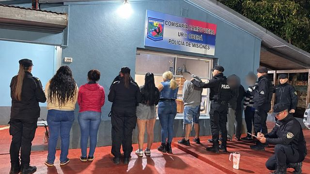 Nueve detenidos tras una gresca entre hombres y mujeres en Campo Viera.